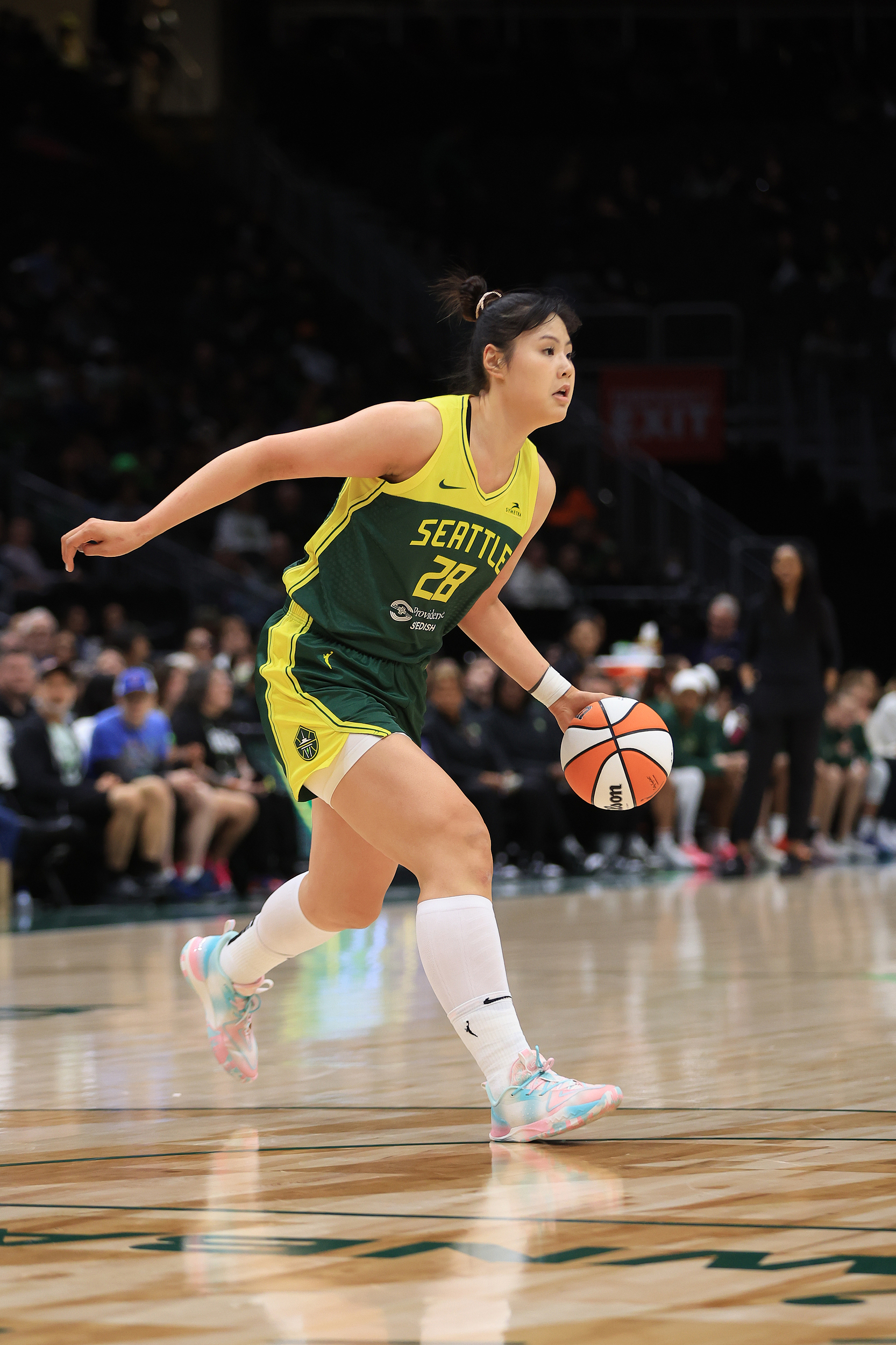 🧐李月汝通过罚球拿到2分，下半场未获得出场时间