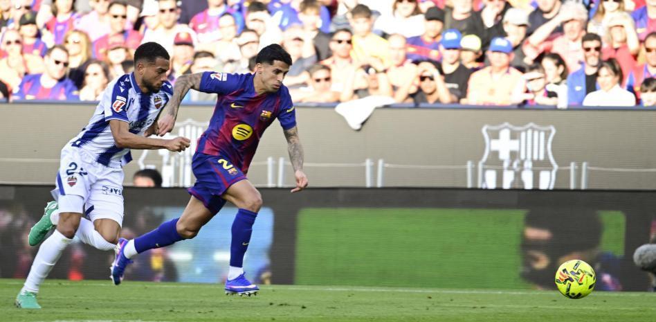 壹号娱乐APP-世体：坎塞洛、巴尔德和赫拉德-马丁各有特点，首发难以确定